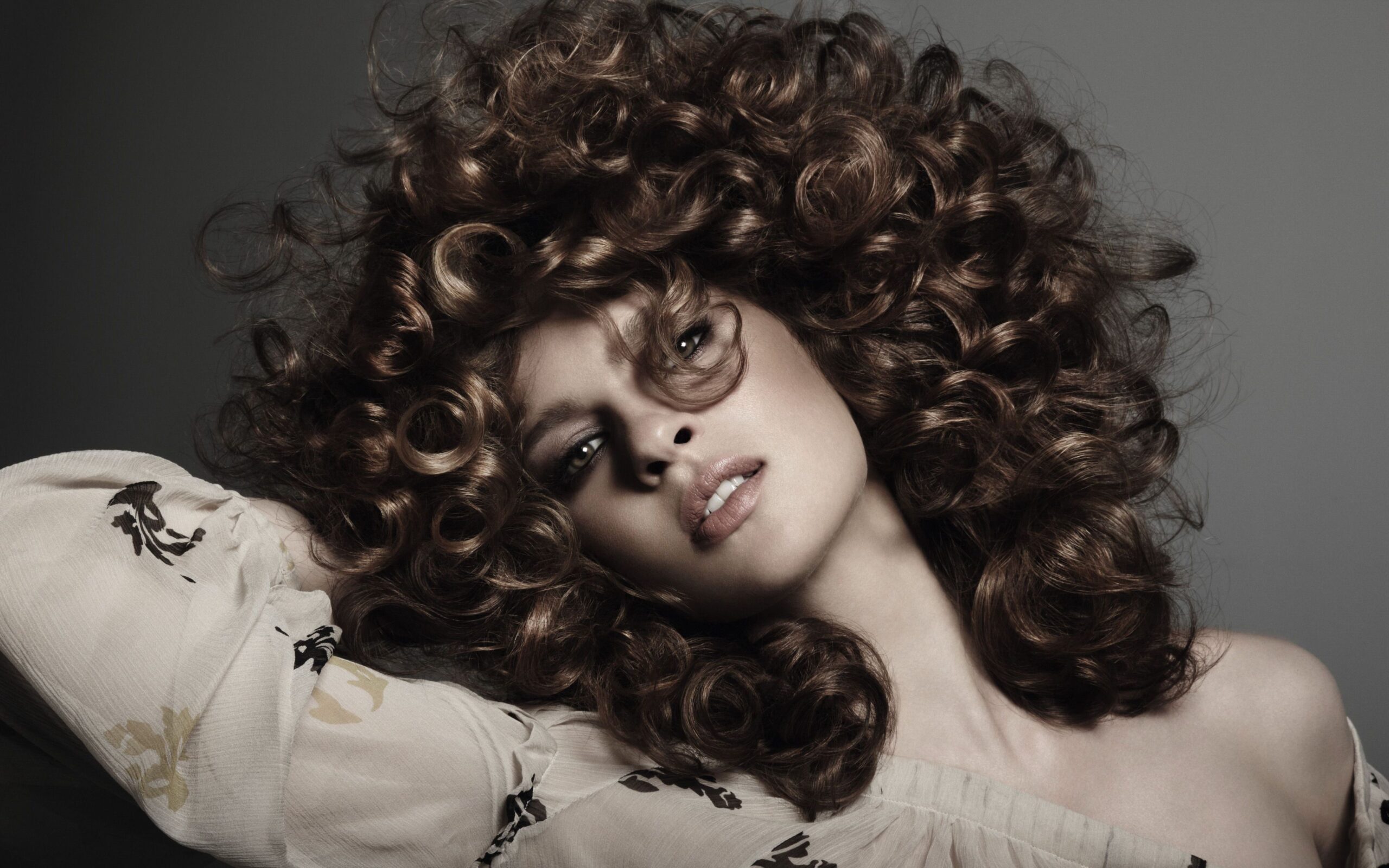 The Ultimate Guide to Curly Wigs: Transform Your Look with Effortless Elegance