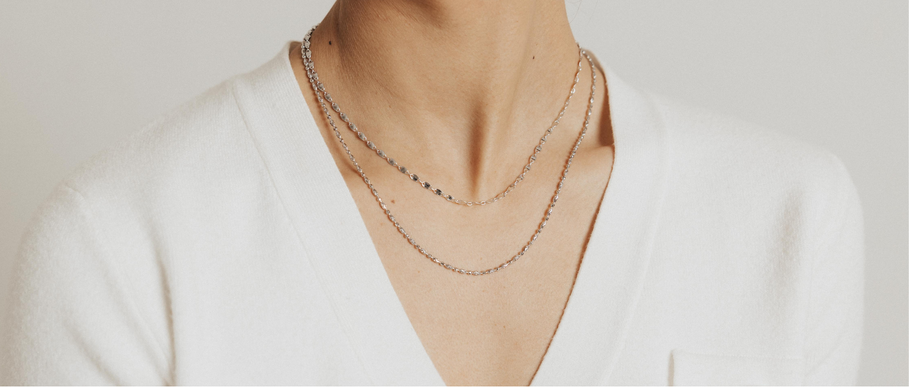 The Versatility of Long Silver Necklaces: From Casual to Formal Looks